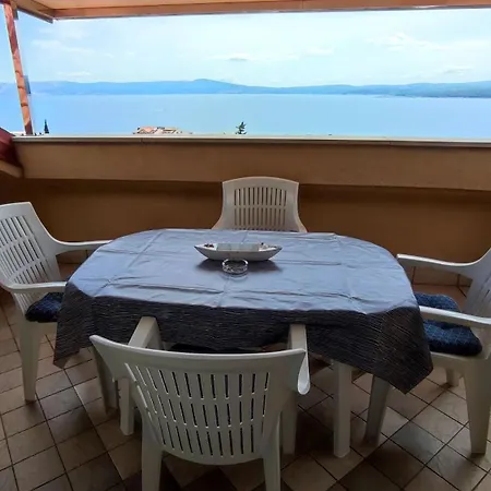In Mit Schoener Terrasse Semesterbostad Crikvenica
